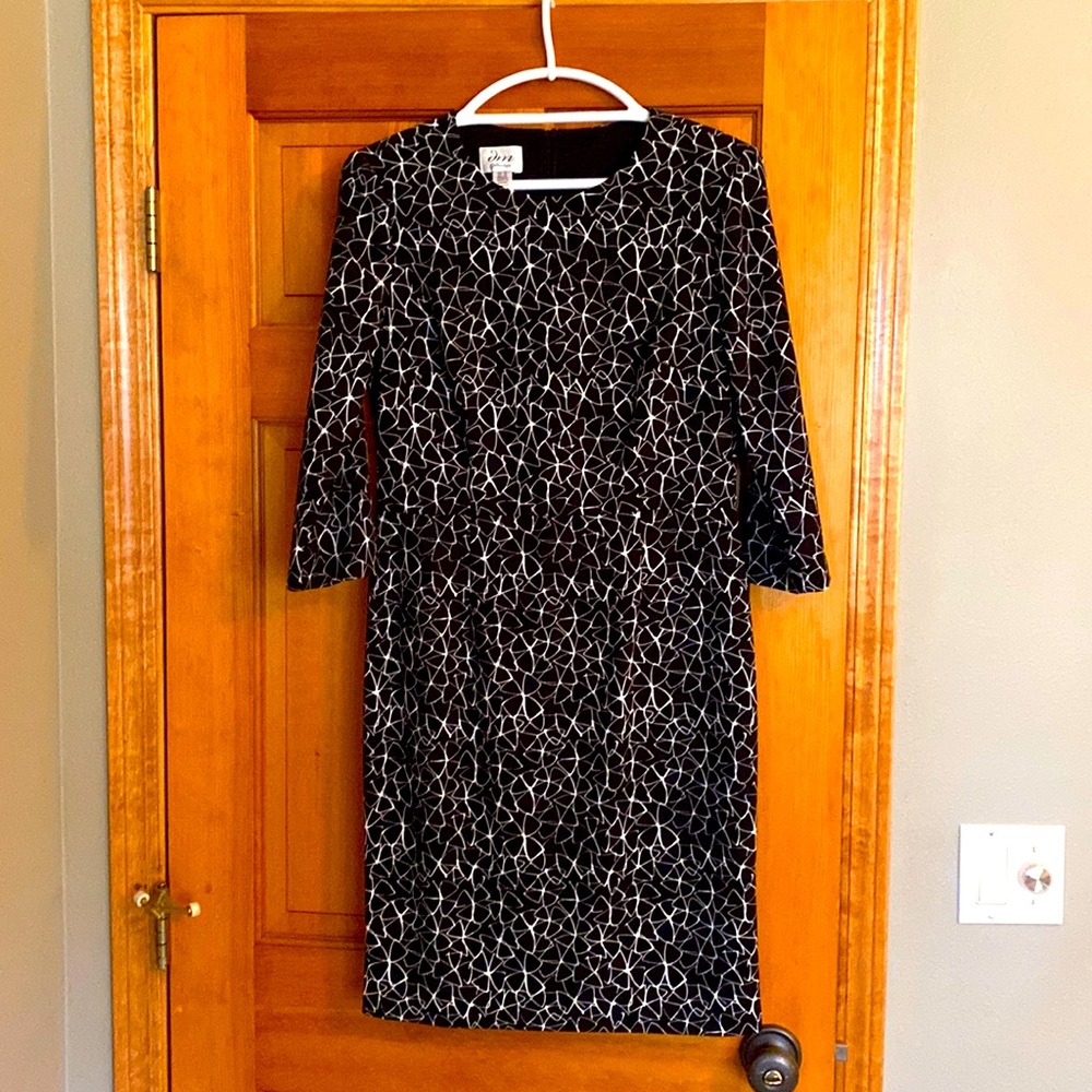 NWOT dress. Fitted and beautiful with 3/4 sleeves. Never worn. From Stitch Fix